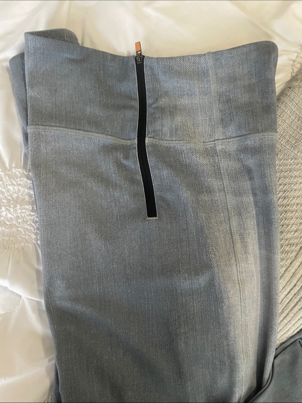 Lucy activewear stretch pull on jeans w/ side zip. - Picture 5 of 7